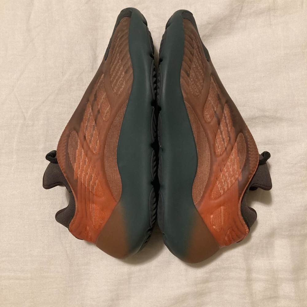 Yeezy's size 10.5 700 V3 Copper Fade Adidas